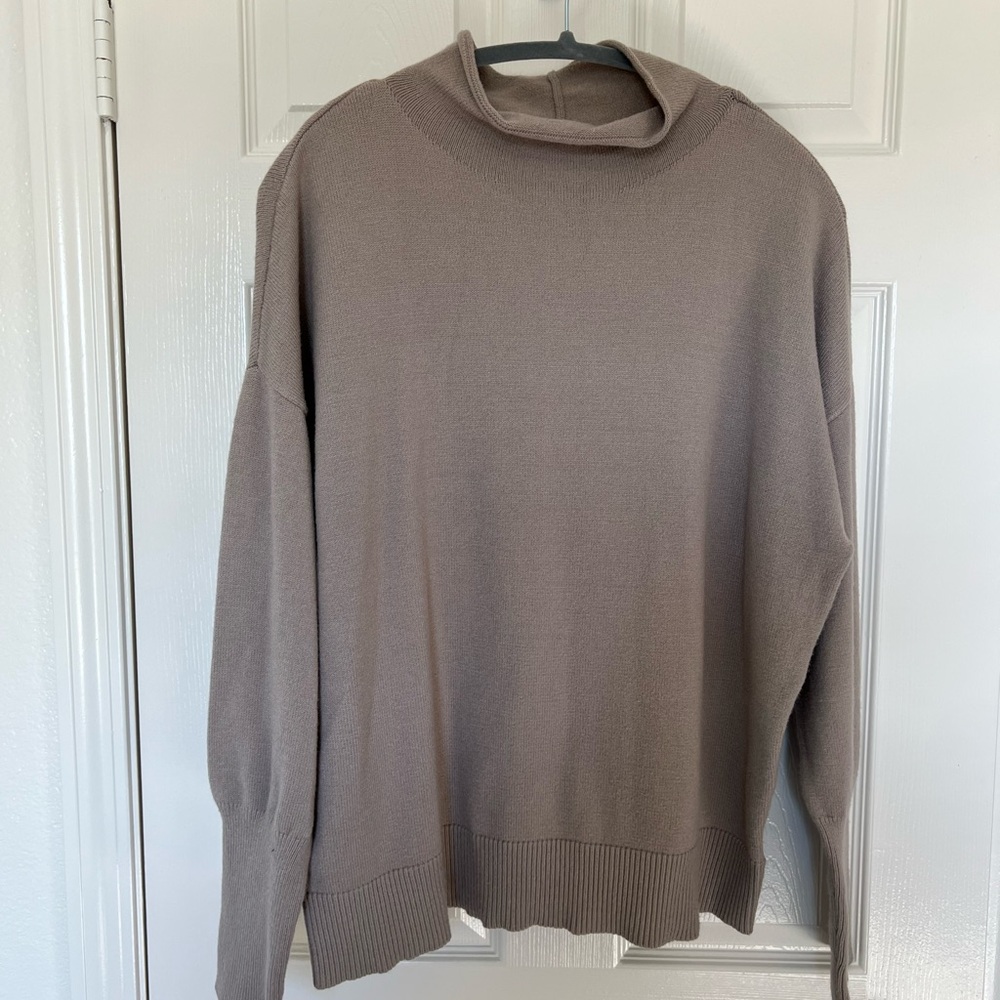 Express Women’s Mockneck Sweater in Taupe, NWT. Size large